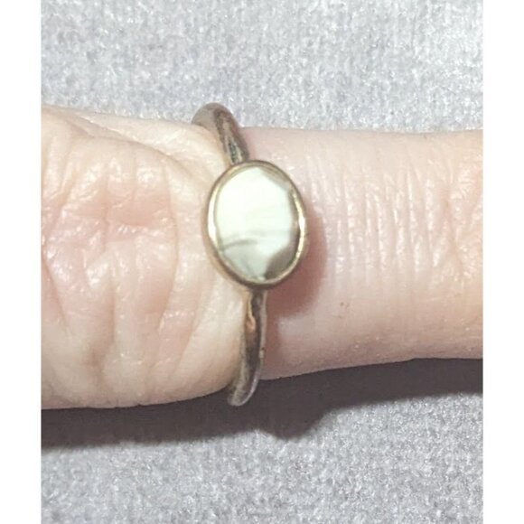 Minimalist Gold And White Faceted Stone Fashion Ring Size 7 - Picture 5 of 13